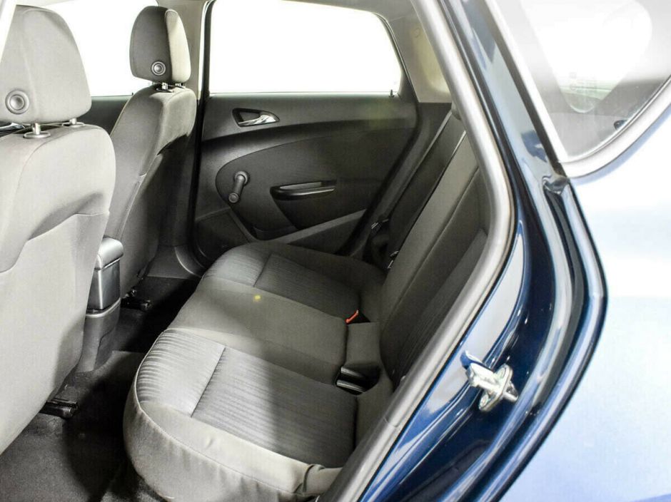 Opel Astra, 1.6 л, АТ, 2011 фото 1