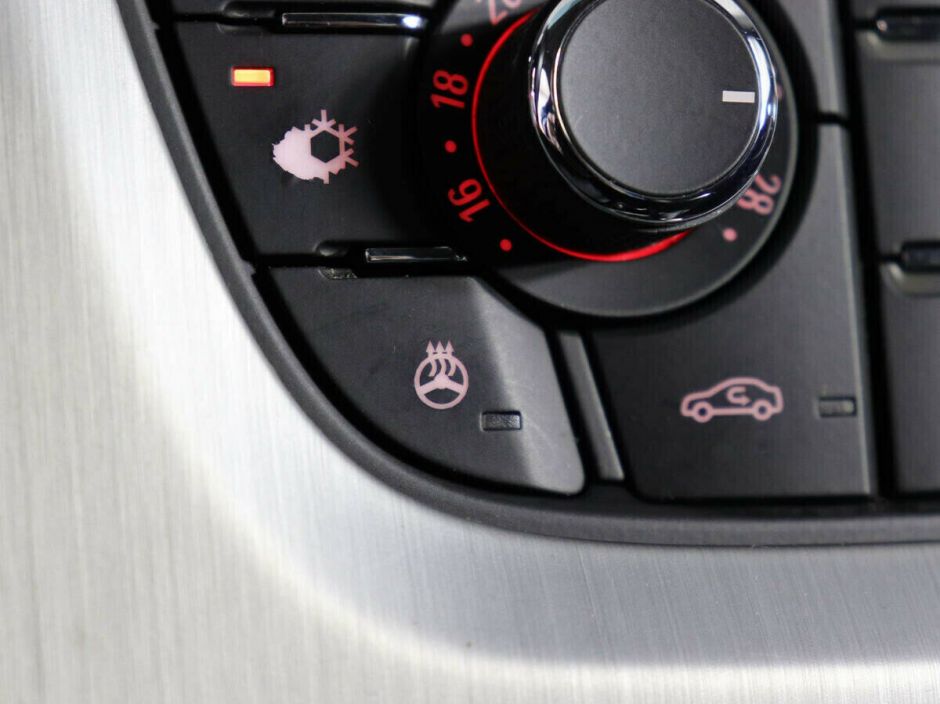 Opel Astra, 1.4 л, АТ, 2012 фото 1