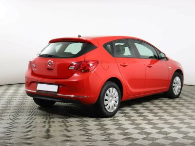 Opel Astra, 1.6 л, МКПП, 2013 фото 5