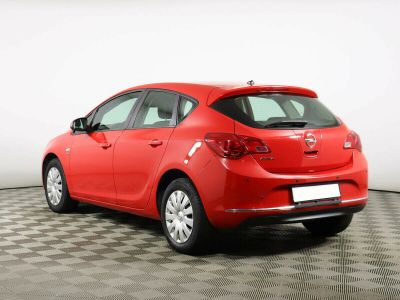 Opel Astra, 1.6 л, МКПП, 2013 фото 6