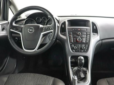 Opel Astra, 1.6 л, МКПП, 2013 фото 8
