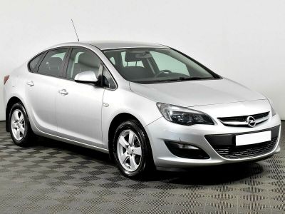 Opel Astra, 1.6 л, МКПП, 2014 фото 4