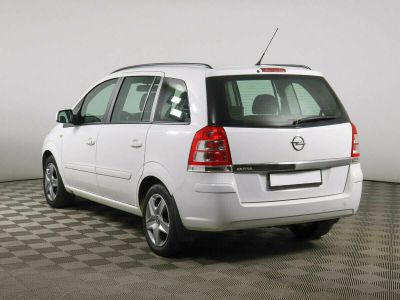 Opel Zafira, 1.8 л, РКПП, 2011 фото 6