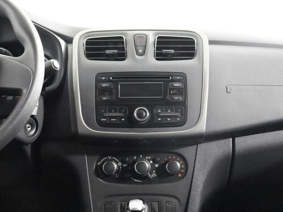 Renault Logan, 1.6 л, АТ, 2015 фото 8