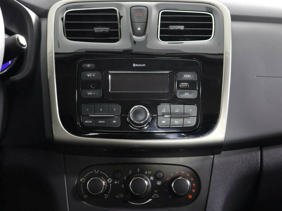 Renault Logan, 1.6 л, АТ, 2016 фото 7