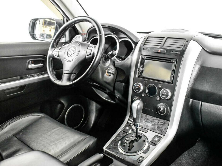 Suzuki Grand Vitara, 2.4 л, АТ, 2010 фото 2