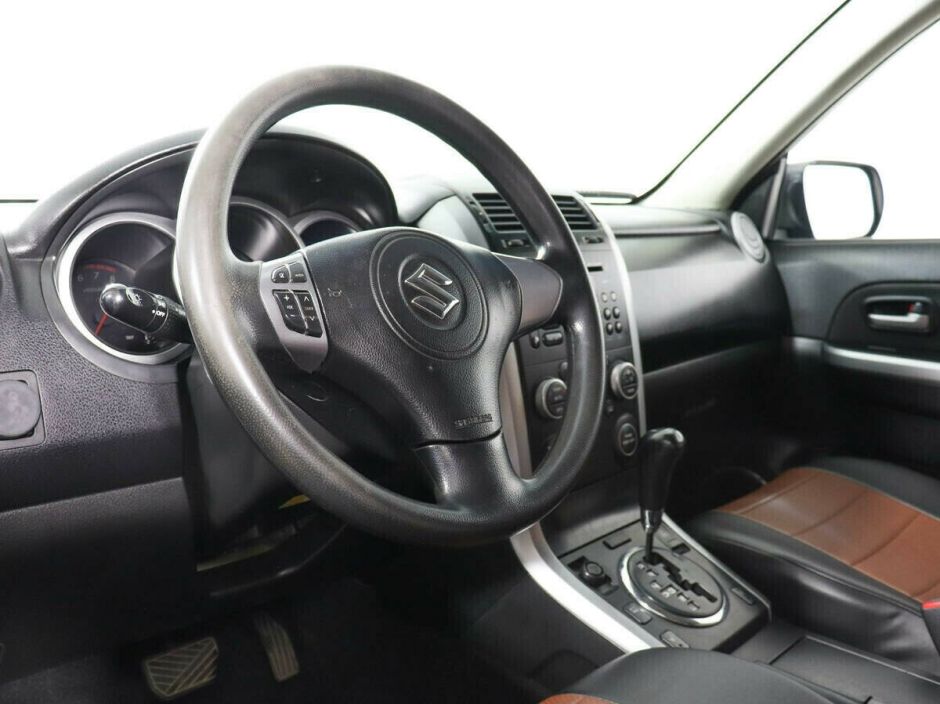 Suzuki Grand Vitara, 2.4 л, АТ, 2011 фото 1