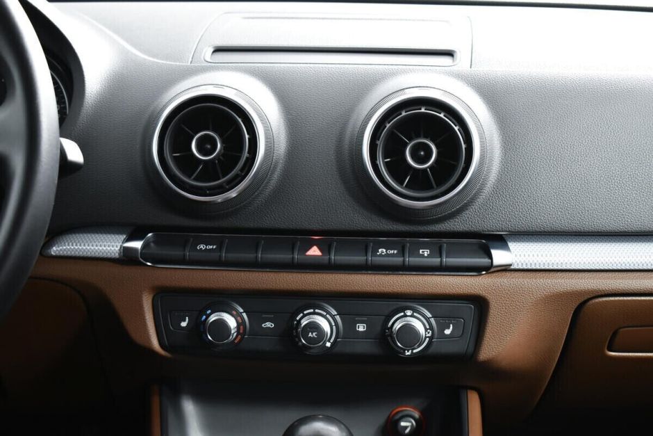 Audi A3, 1.8 л, Робот, 2013 фото 9