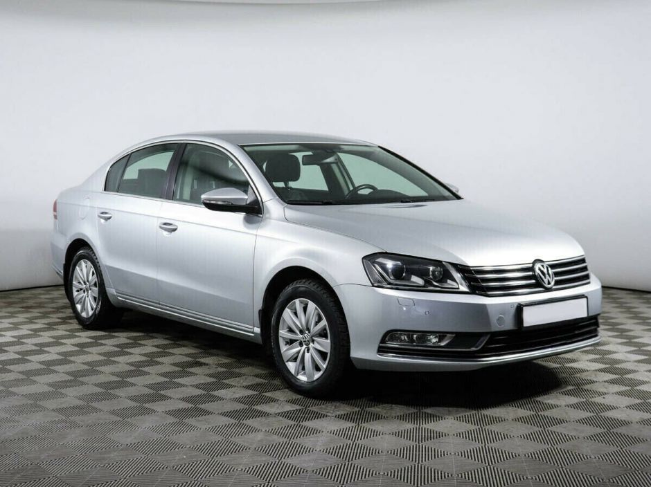 Volkswagen Passat, 1.8 л, Робот, 2011 фото 4