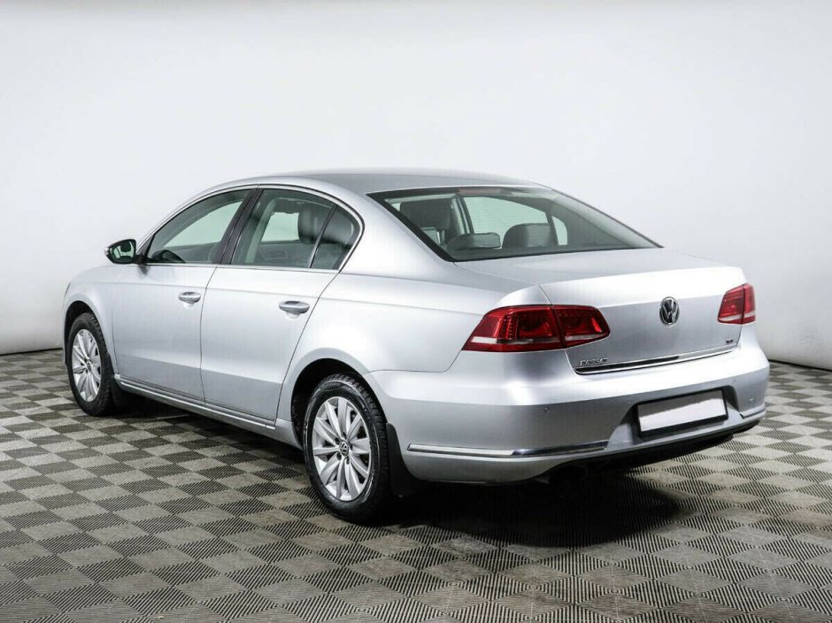 Volkswagen Passat, 1.8 л, Робот, 2011 фото 5