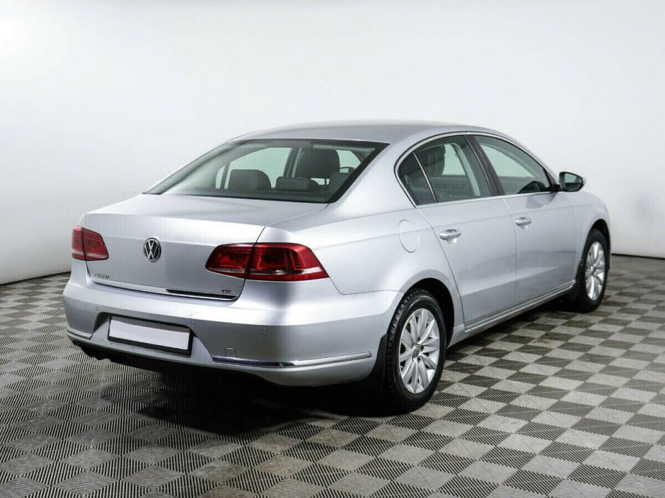 Volkswagen Passat, 1.8 л, Робот, 2011 фото 6