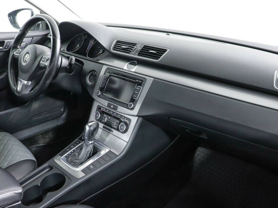 Volkswagen Passat, 1.8 л, Робот, 2011 фото 2