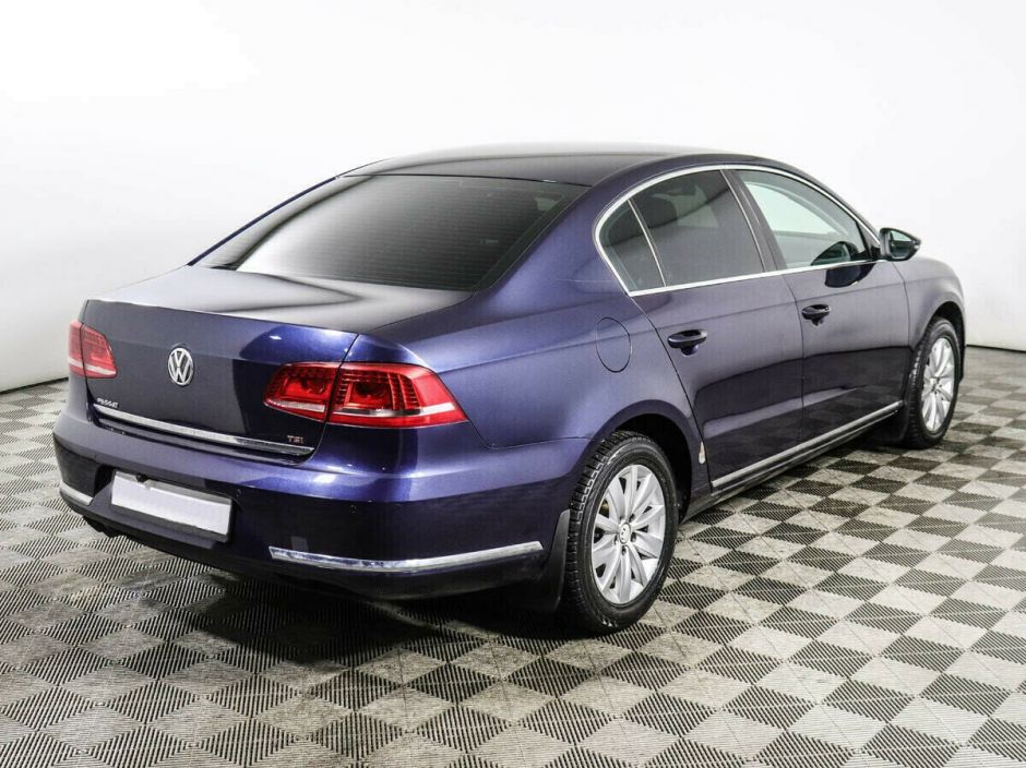 Volkswagen Passat, 1.8 л, Робот, 2012 фото 6