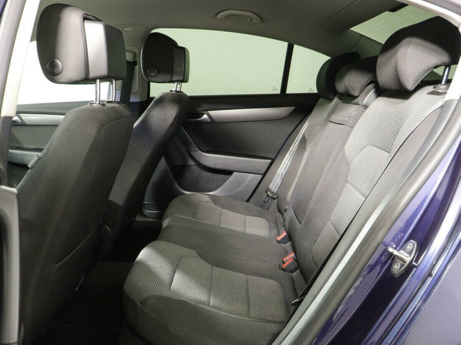 Volkswagen Passat, 1.8 л, Робот, 2012 фото 2