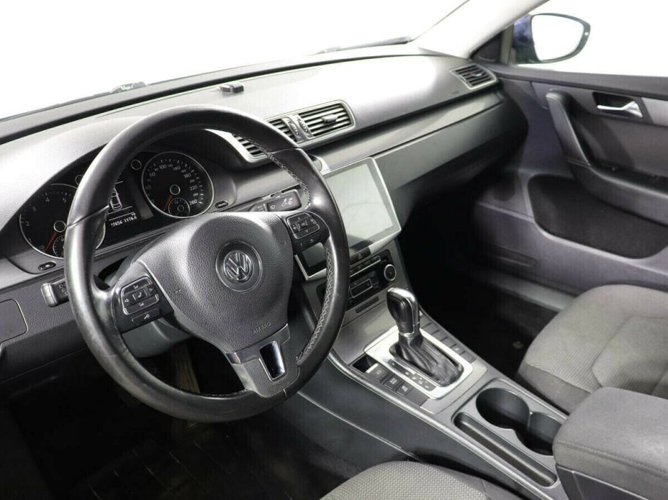 Volkswagen Passat, 1.8 л, Робот, 2012 фото 1