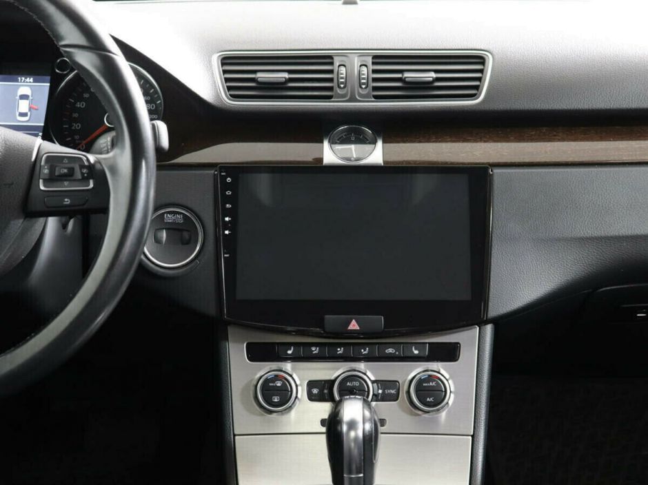 Volkswagen Passat, 1.8 л, Робот, 2013 фото 9