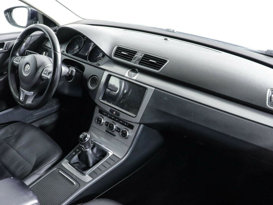 Volkswagen Passat, 1.8 л, МТ, 2011 фото 2