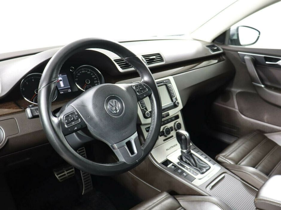 Volkswagen Passat, 2.0 л, Робот, 2013 фото 1