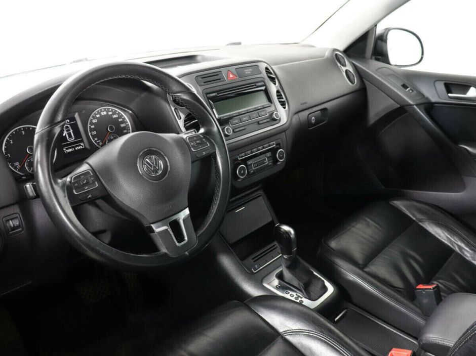 Volkswagen Tiguan, 2.0 л, АТ, 2010 фото 1