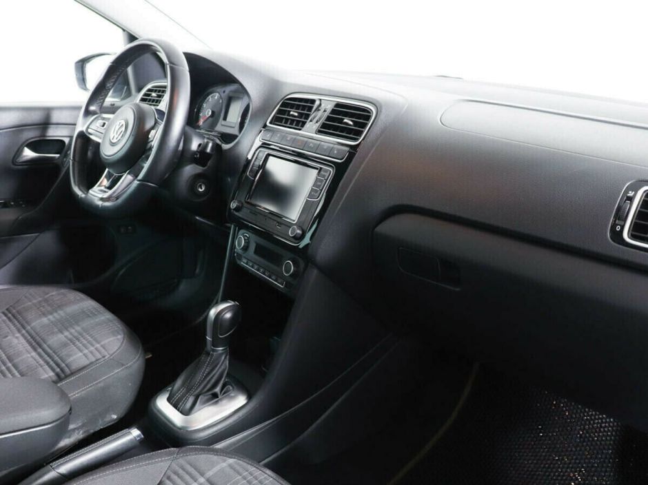 Volkswagen Polo, 1.4 л, Робот, 2017 фото 9