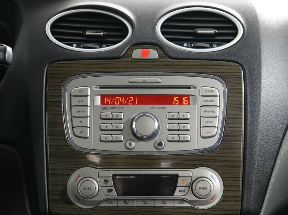 Ford Focus, 1.6 л, МТ, 2010 фото 1