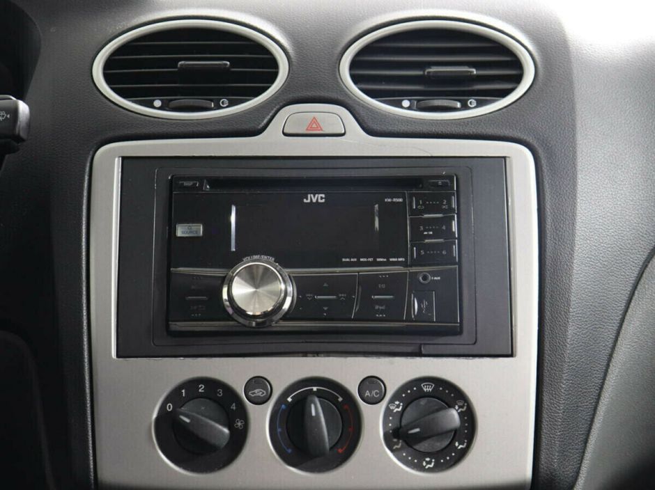 Ford Focus, 1.6 л, МТ, 2011 фото 1