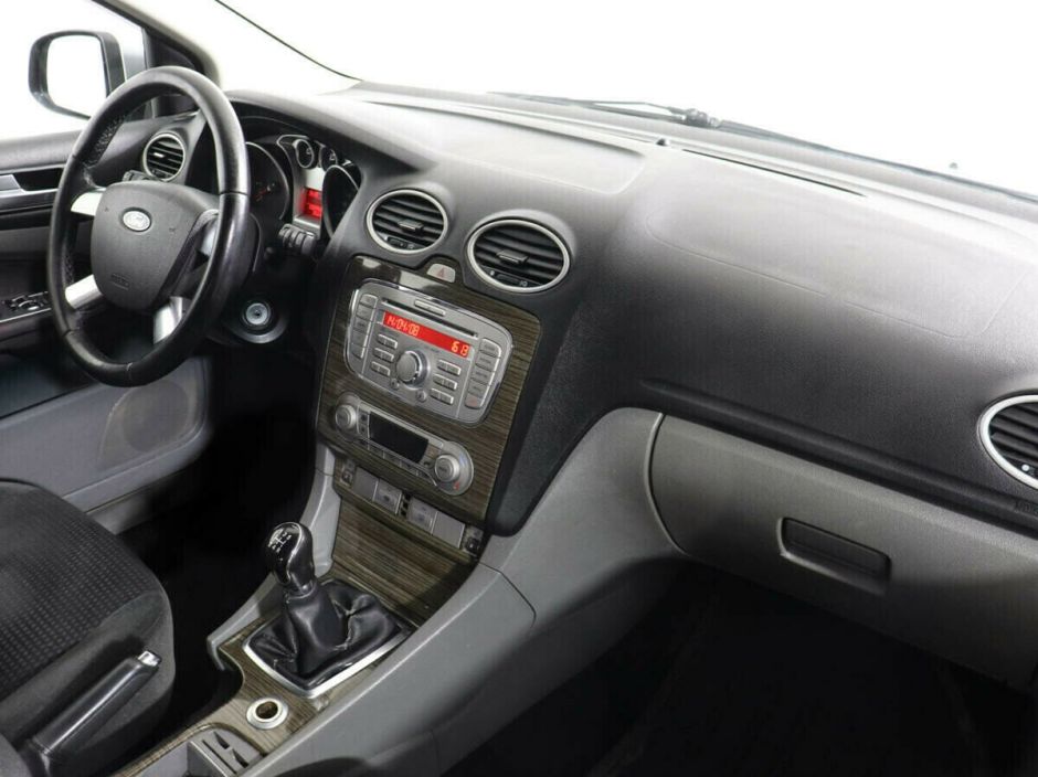 Ford Focus, 1.8 л, МТ, 2010 фото 2