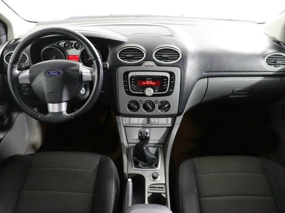 Ford Focus, 1.8 л, МТ, 2011 фото 1