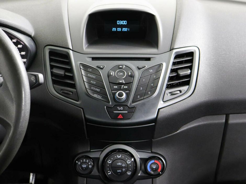 Ford Fiesta, 1.6 л, Робот, 2016 фото 2