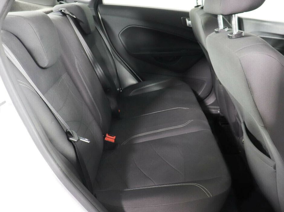 Ford Fiesta, 1.6 л, Робот, 2016 фото 1