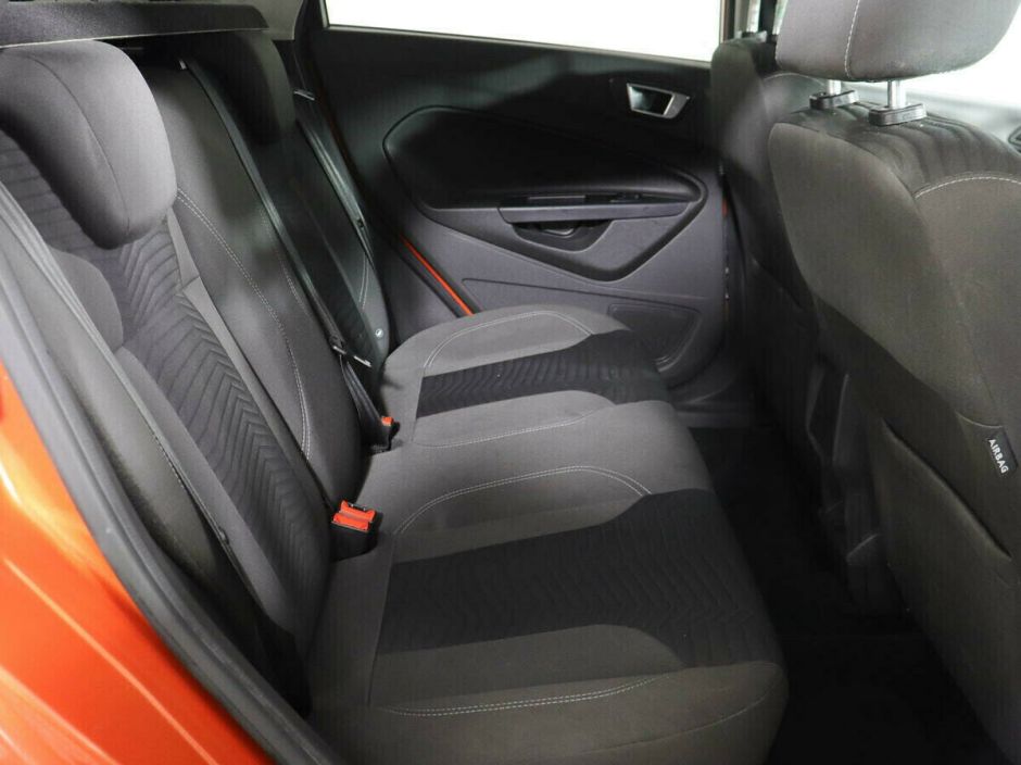 Ford Fiesta, 1.6 л, Робот, 2015 фото 1