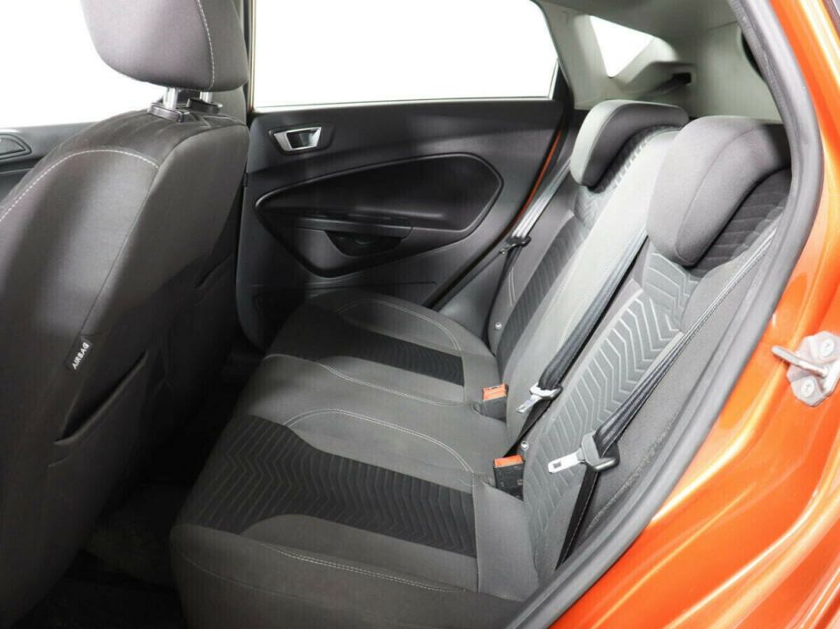 Ford Fiesta, 1.6 л, Робот, 2017 фото 1