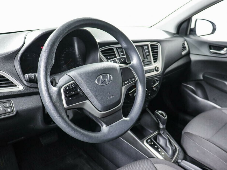 Hyundai Solaris, 1.6 л, АТ, 2019 фото 2