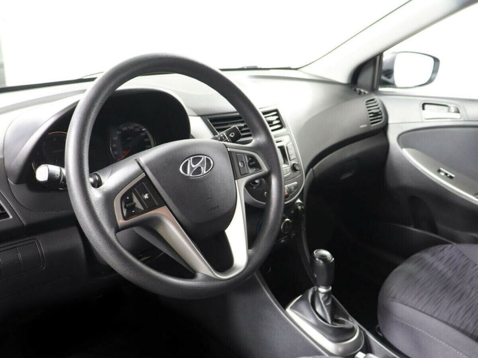 Hyundai Solaris, 1.6 л, МТ, 2017 фото 2