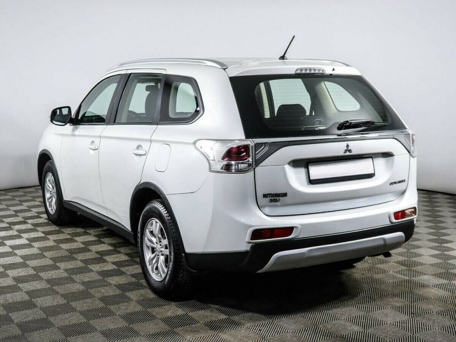 Mitsubishi Outlander, 2.0 л, Вариатор, 2014 фото 5