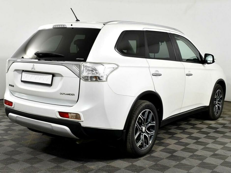 Mitsubishi Outlander, 2.4 л, Вариатор, 2014 фото 5