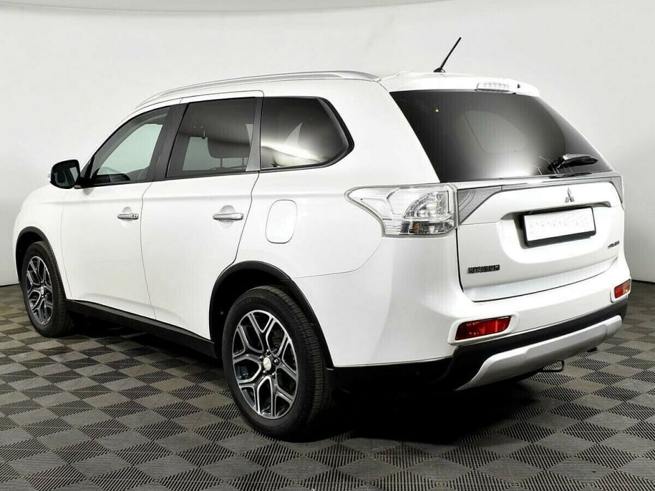 Mitsubishi Outlander, 2.4 л, Вариатор, 2014 фото 6