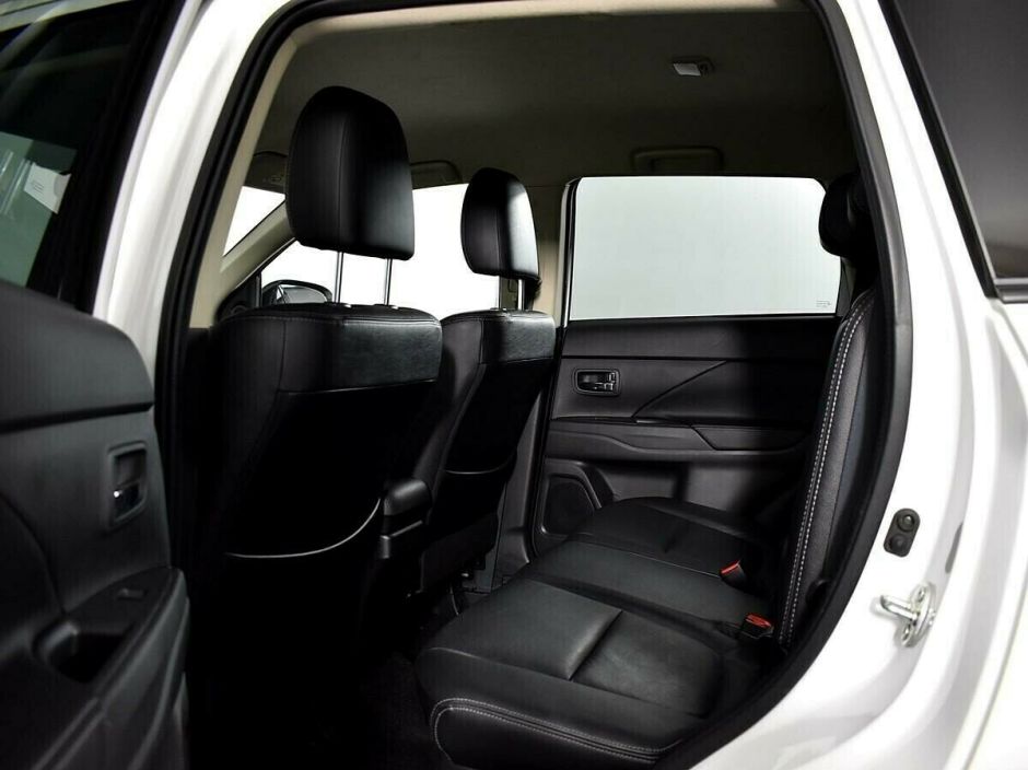 Mitsubishi Outlander, 2.4 л, Вариатор, 2014 фото 2