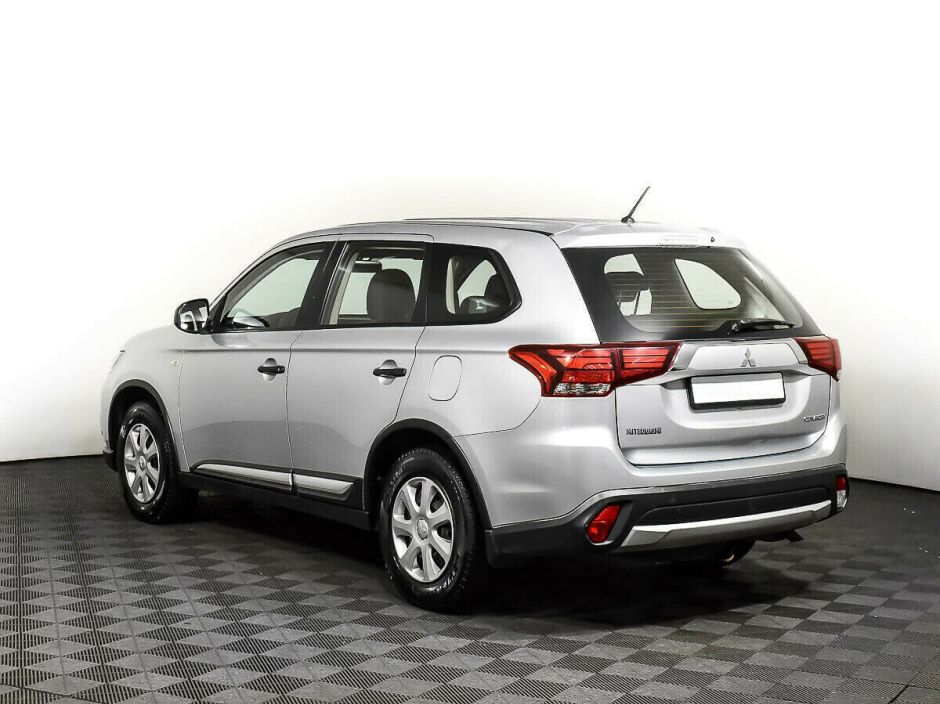 Mitsubishi Outlander, 2.0 л, Вариатор, 2015 фото 6