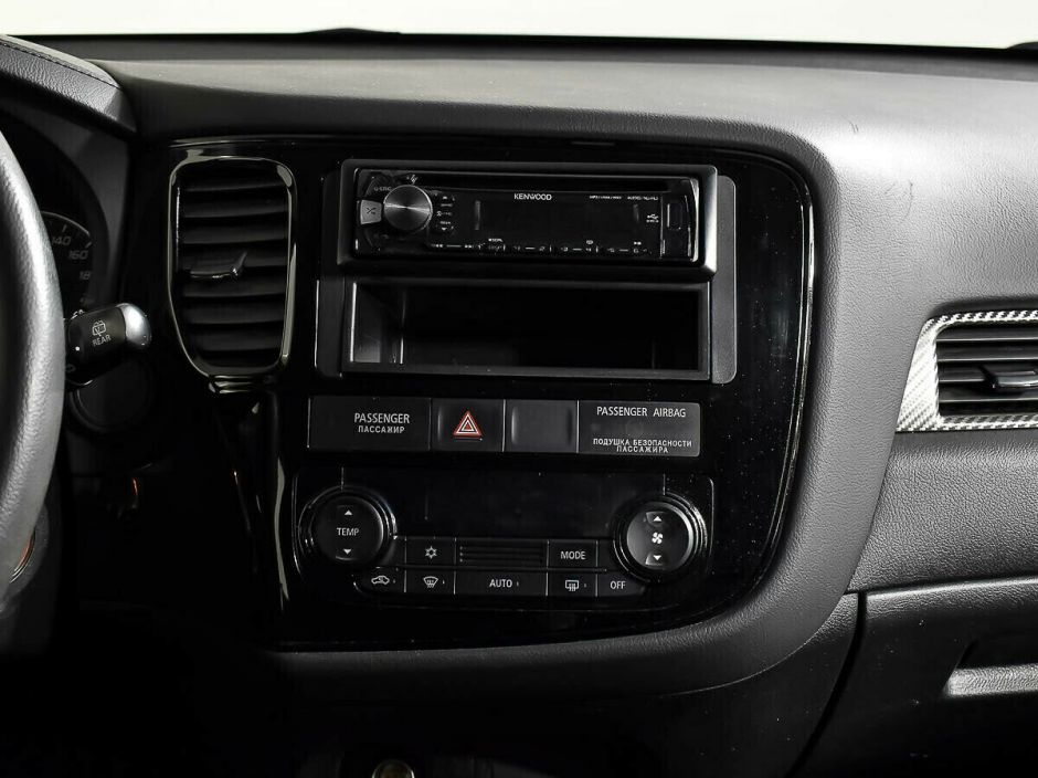 Mitsubishi Outlander, 2.0 л, Вариатор, 2015 фото 2