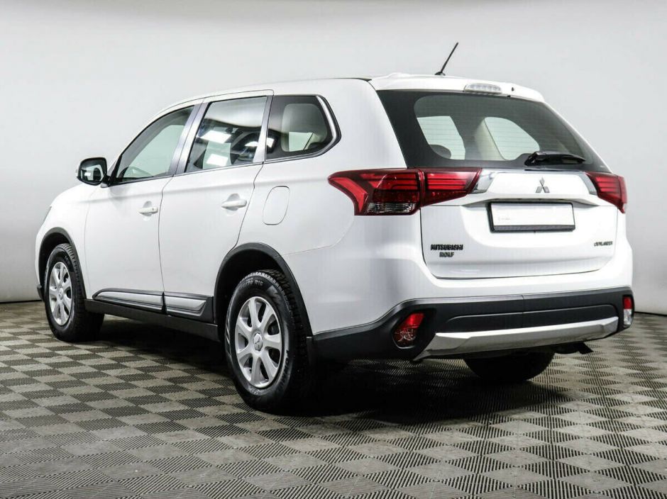 Mitsubishi Outlander, 2.0 л, Вариатор, 2015 фото 6