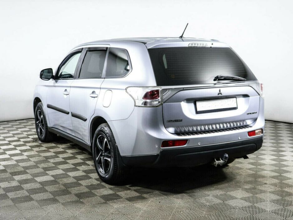Mitsubishi Outlander, 2.0 л, Вариатор, 2012 фото 6