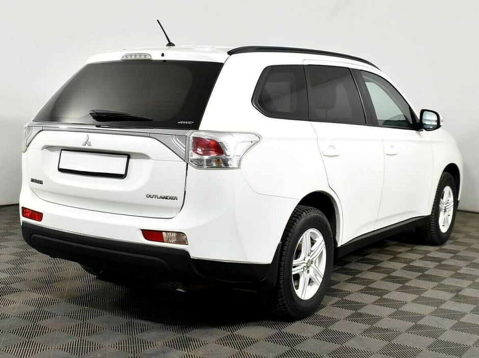 Mitsubishi Outlander, 2.0 л, Вариатор, 2014 фото 4