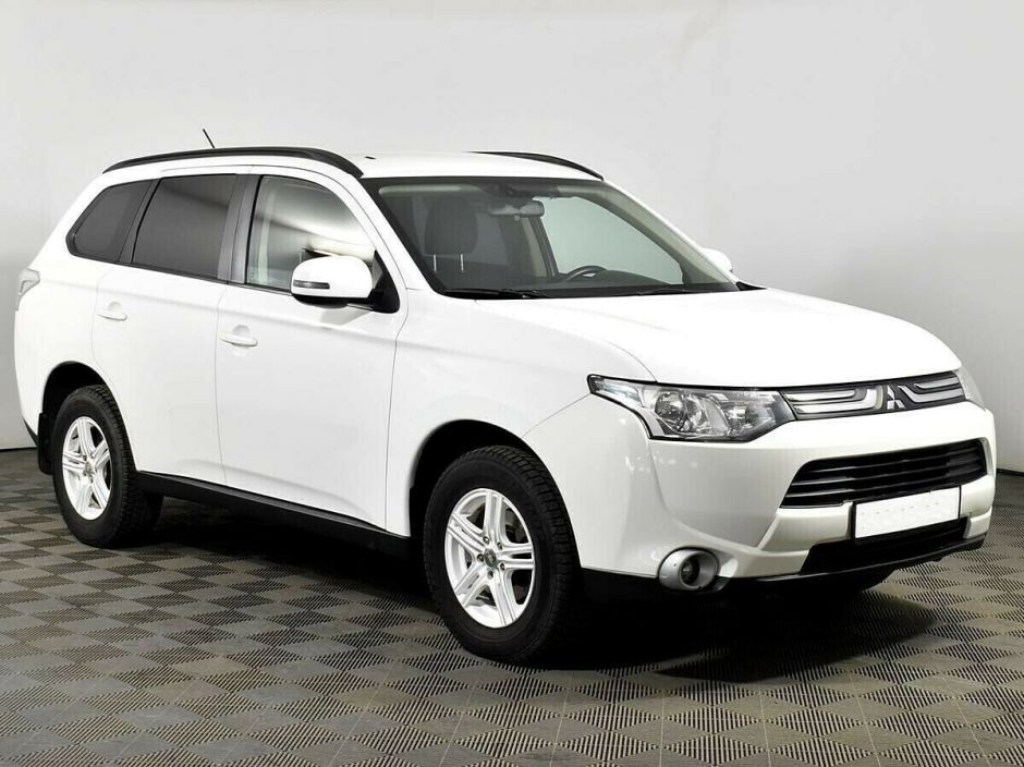 Mitsubishi Outlander, 2.0 л, Вариатор, 2014 фото 5