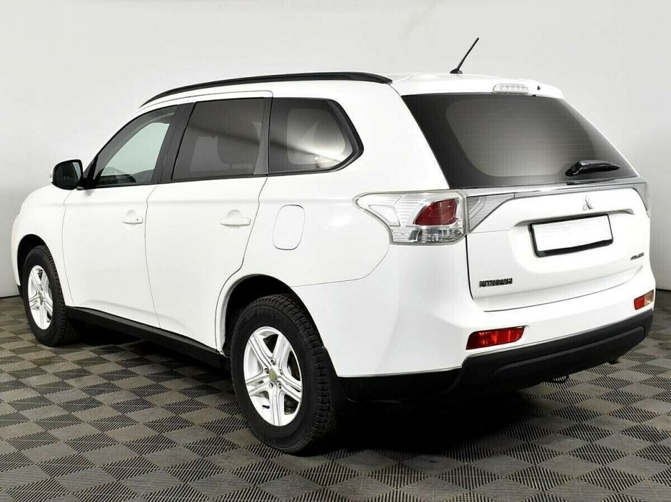 Mitsubishi Outlander, 2.0 л, Вариатор, 2014 фото 6
