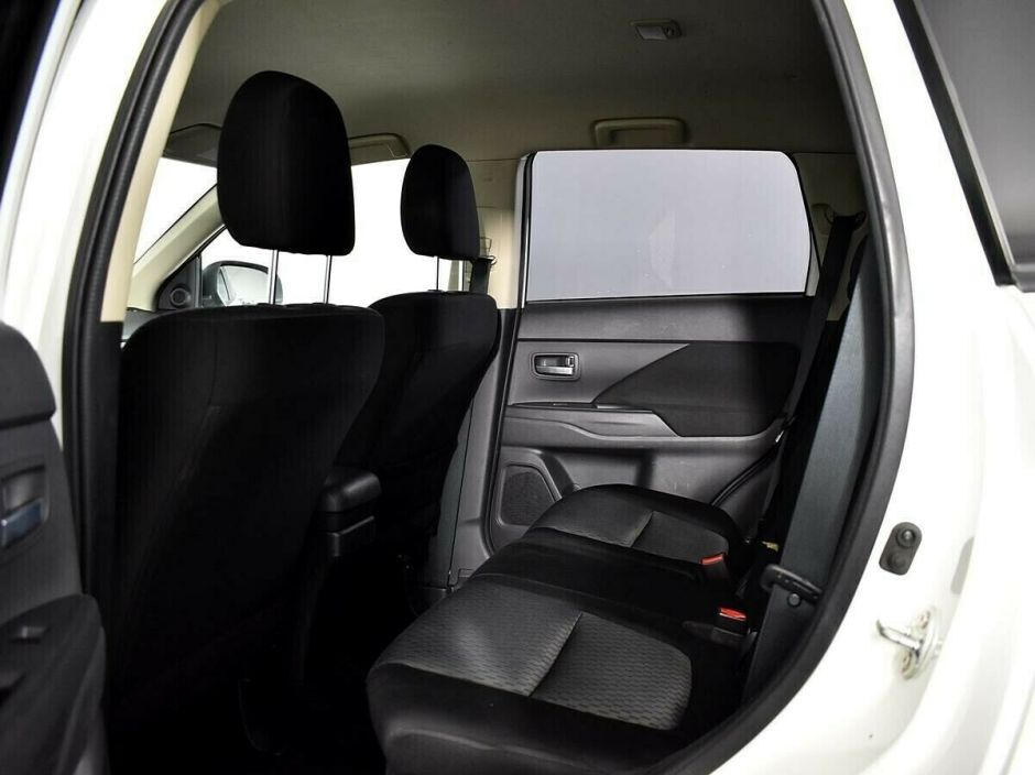 Mitsubishi Outlander, 2.0 л, Вариатор, 2014 фото 2