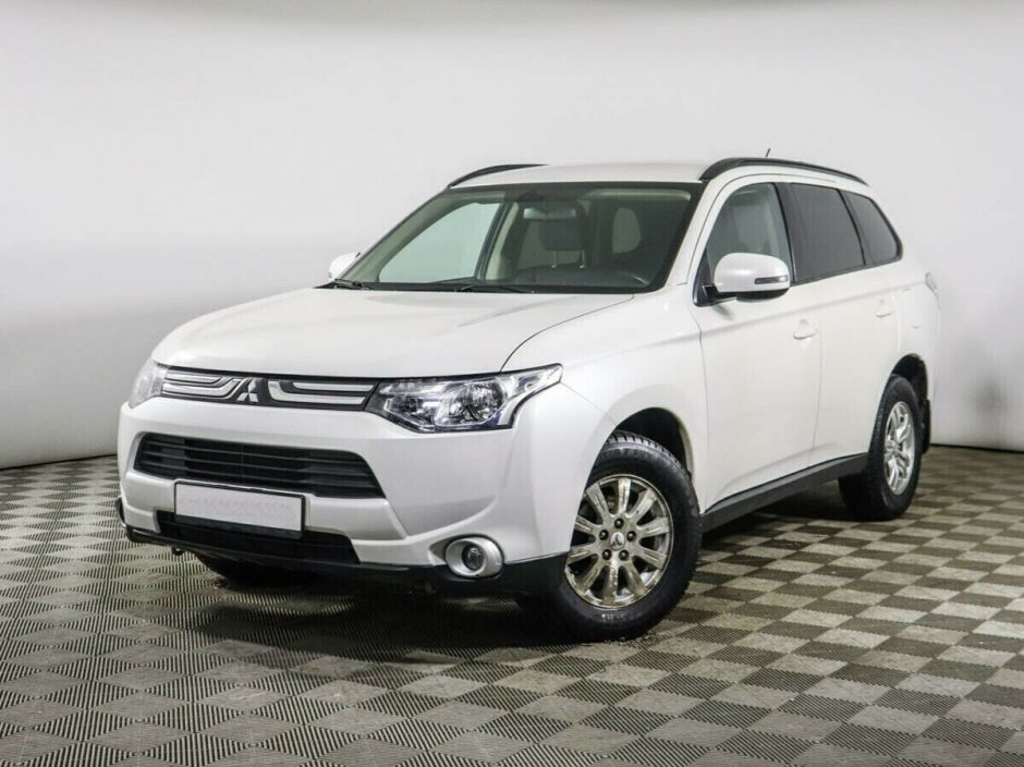 Mitsubishi Outlander, 2.0 л, Вариатор, 2013 фото 3