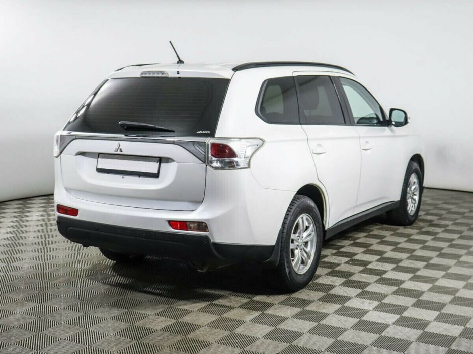 Mitsubishi Outlander, 2.0 л, Вариатор, 2013 фото 4