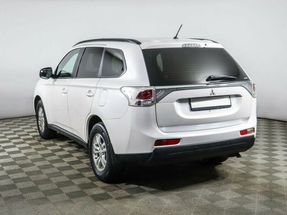 Mitsubishi Outlander, 2.0 л, Вариатор, 2013 фото 6