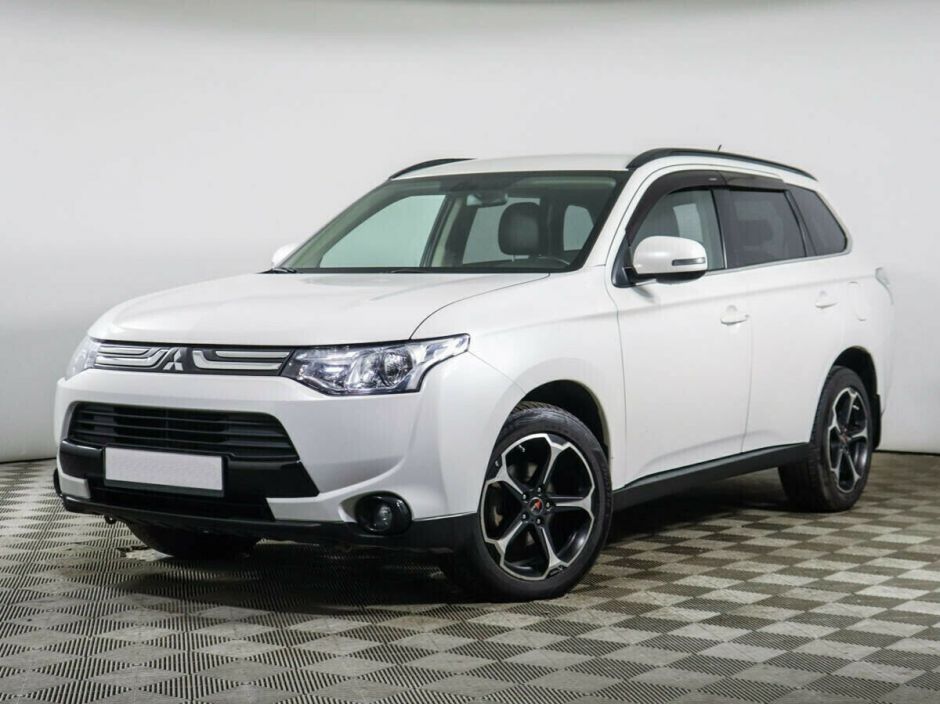 Mitsubishi Outlander, 2.4 л, Вариатор, 2013 фото 3